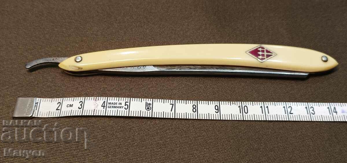 Quality old razor in excellent condition. - 5 Quality old razor in excellent condition. - 5