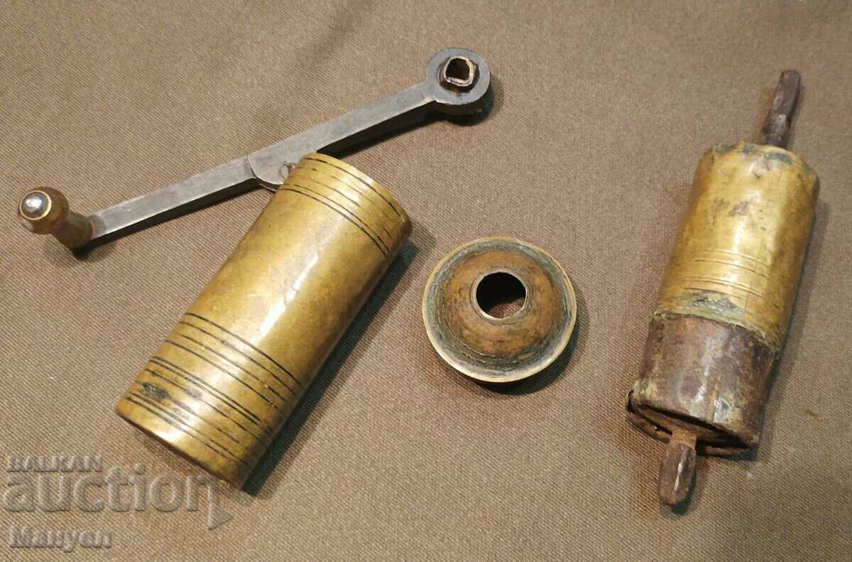 Licitație Vand o moara veche mica si rara. Licitație Vand o moara veche mica si rara.