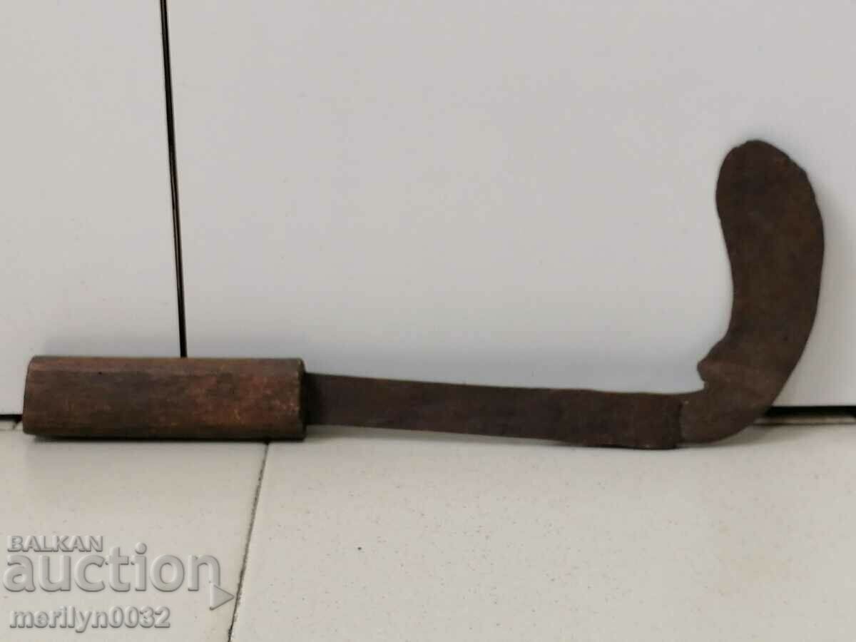 Delivery of Nalbandian instrument, knitter, satin, ax, hair santrach