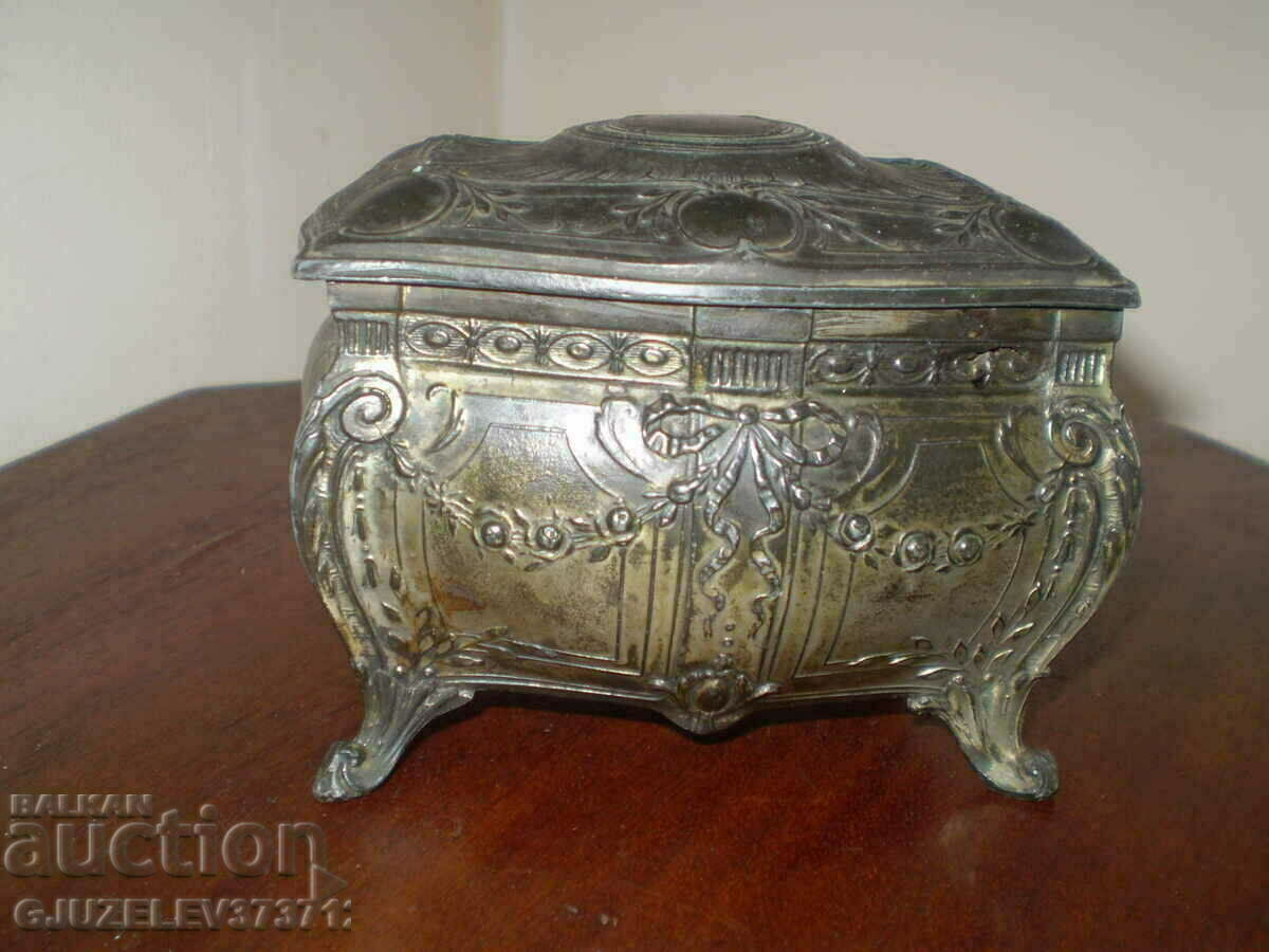 1920 old metal jewelry box a scarce item with price 320.99 BGN | € 164.12 1920 old metal jewelry box a scarce item with price 320.99 BGN | € 164.12