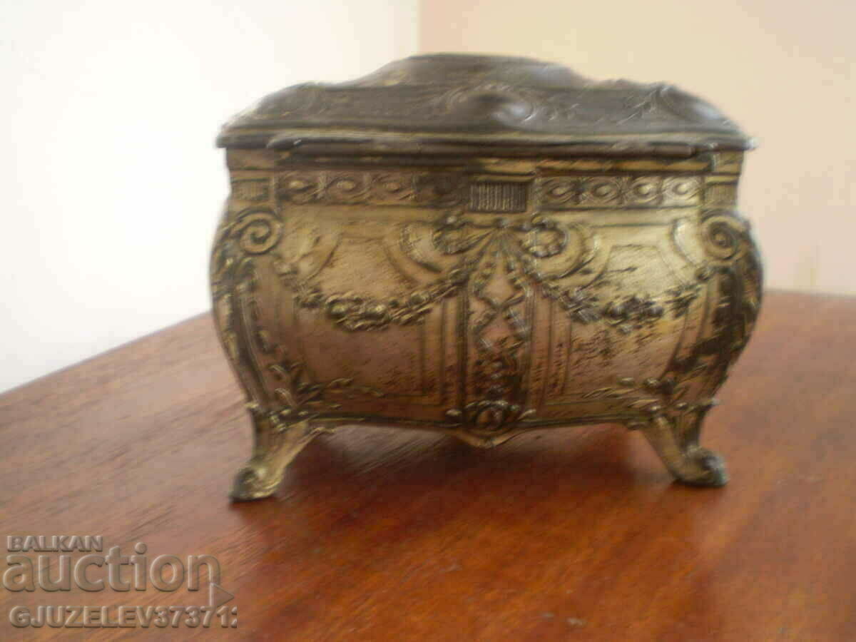 Auction 1920 old metal jewelry box a scarce item Auction 1920 old metal jewelry box a scarce item