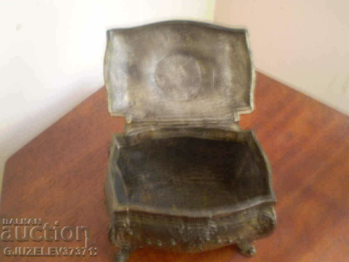 Cutie de bijuterii din metal veche din 1920 un articol rar - 7 Cutie de bijuterii din metal veche din 1920 un articol rar - 7