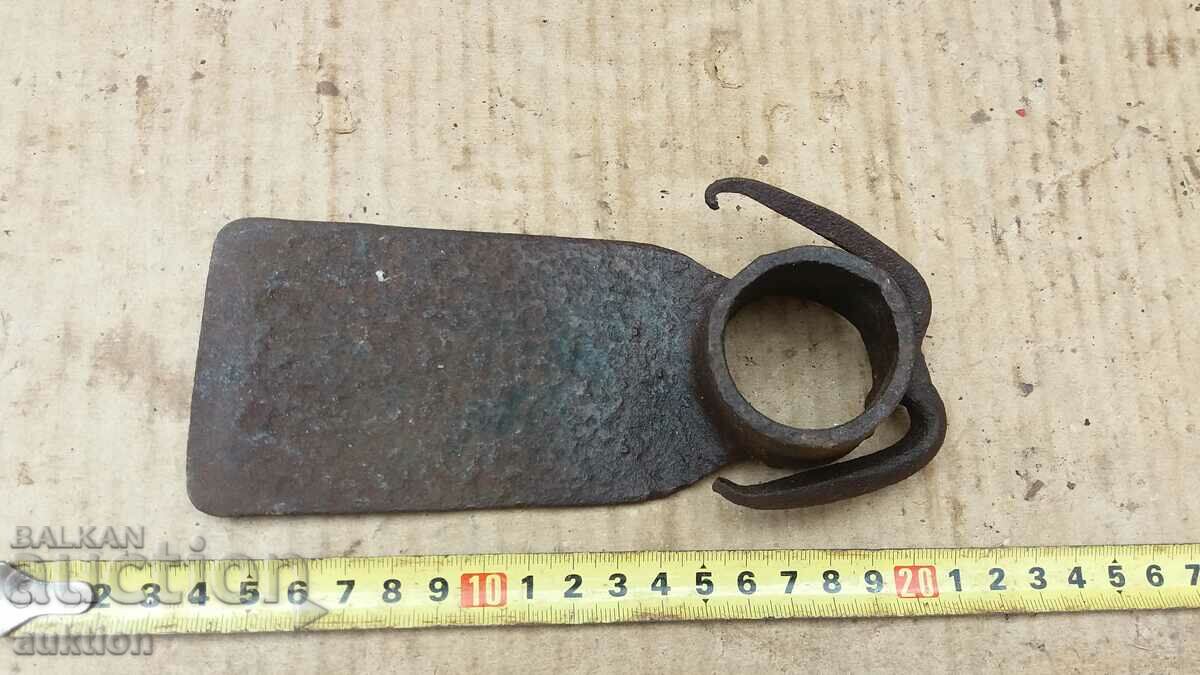 OLD WROUGHT HOE, HOE, SHOVEL - 7 OLD WROUGHT HOE, HOE, SHOVEL - 7
