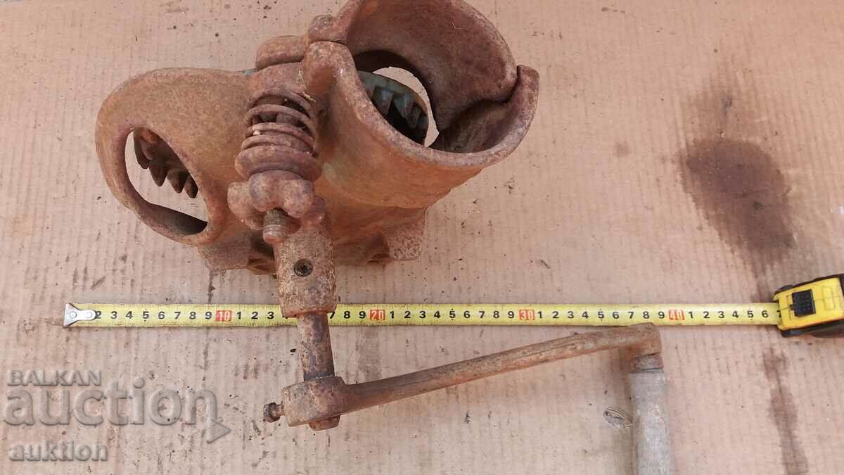 Licitație TRIERATOR MANUAL VECHI DE PORUMB, PRELUCRAREA PORUMBULUI