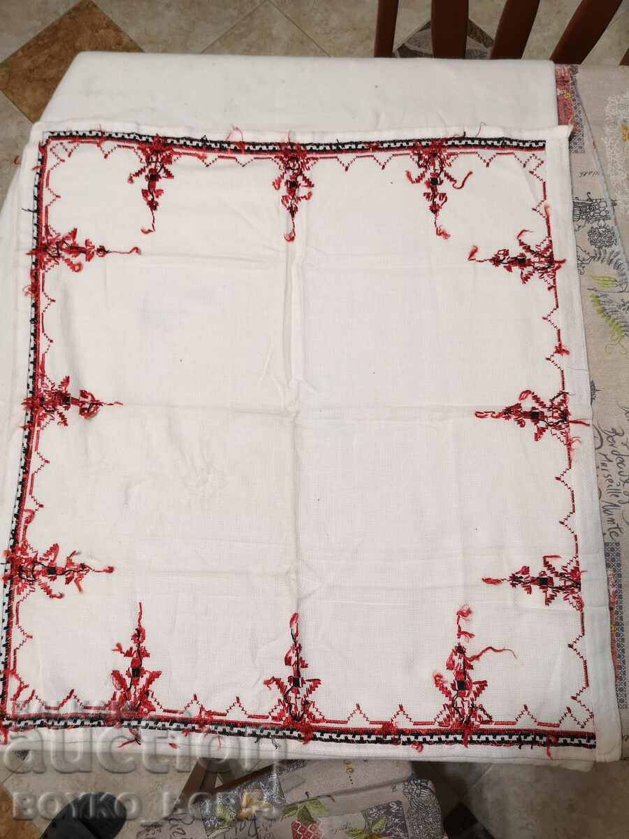 СТАРИННА ПОКРИВКА КАРЕ БРОДЕРИЯ ШЕВИЦА 65/65 см. с цена 47.00 лв. | € 24.03 СТАРИННА ПОКРИВКА КАРЕ БРОДЕРИЯ ШЕВИЦА 65/65 см. с цена 47.00 лв. | € 24.03