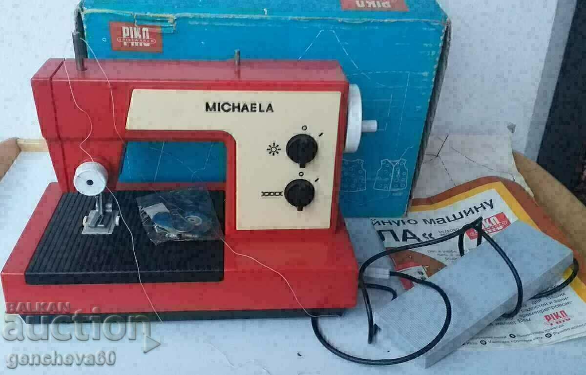 Mașină de cusut pentru copii MICHAELA PIKO în cutie cu preț 35,00 €