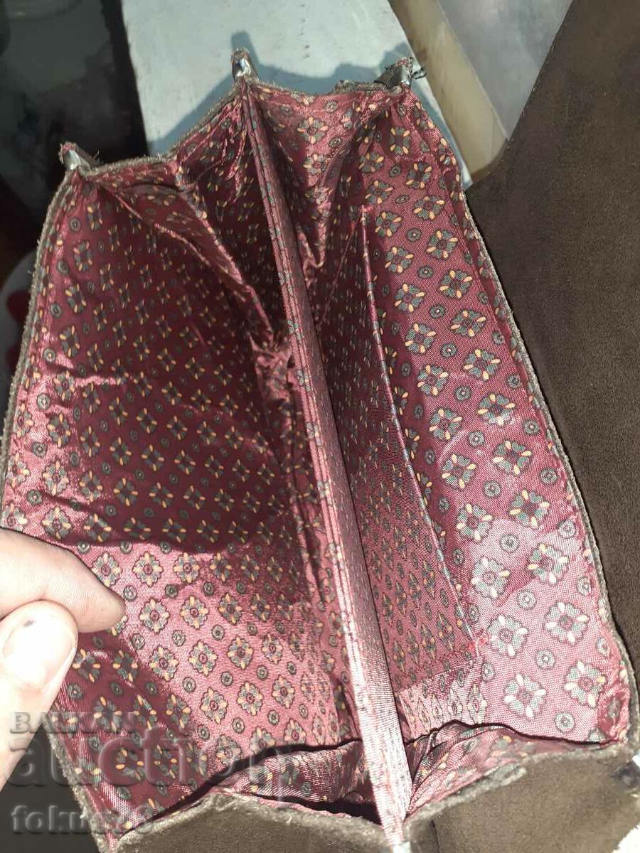 Auction Very high quality and beautiful handbag made of natural nubuck Auction Very high quality and beautiful handbag made of natural nubuck