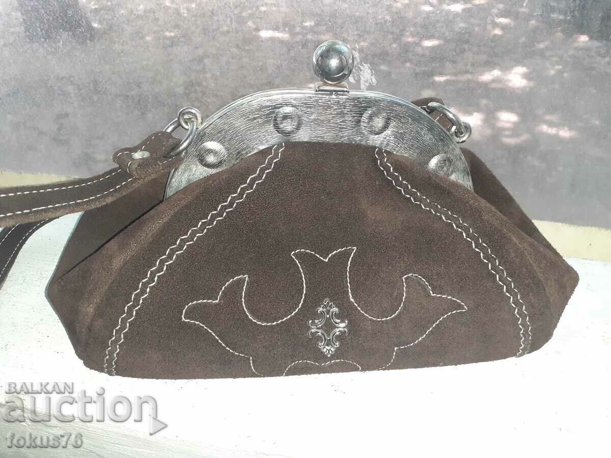 Auction Very high quality and beautiful handbag made of natural nubuck Auction Very high quality and beautiful handbag made of natural nubuck