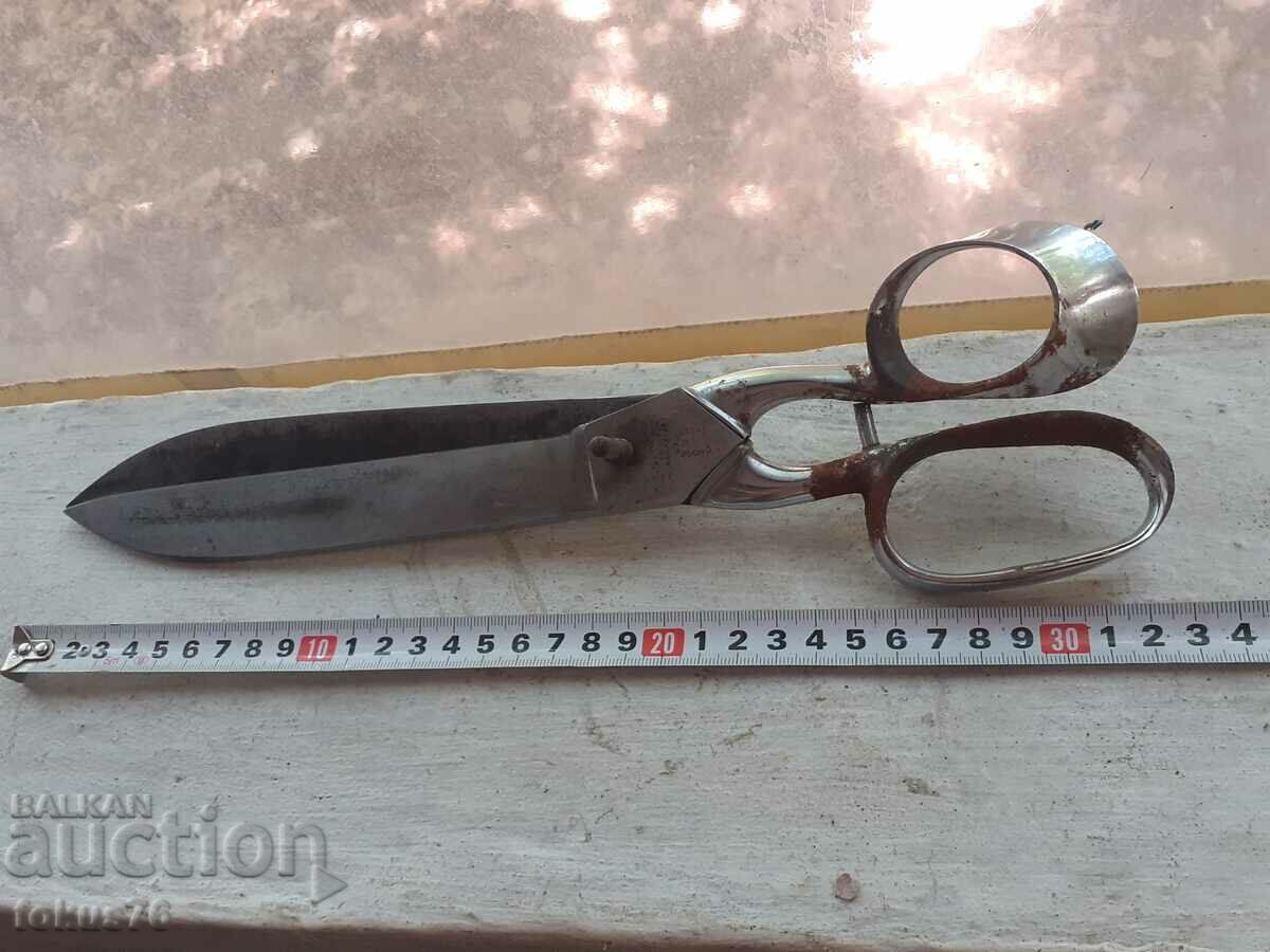 Large branded sewing scissors great cut - 6 Large branded sewing scissors great cut - 6