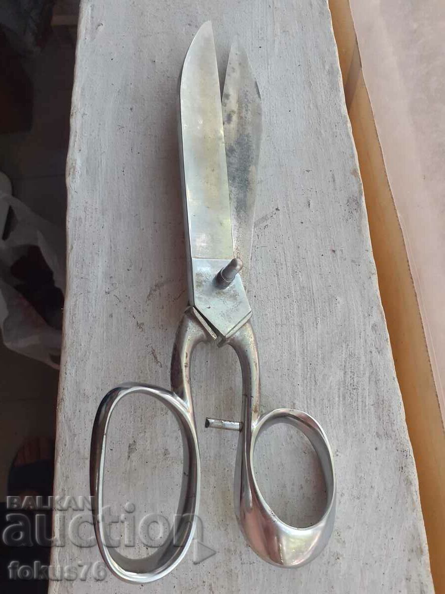Foarfece de cusut mare, solidă, tăiată excelentă cu preț 170.00 BGN | € 86.92 Foarfece de cusut mare, solidă, tăiată excelentă cu preț 170.00 BGN | € 86.92