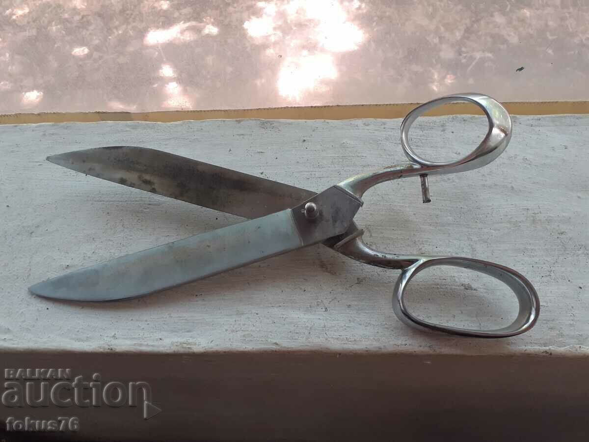 Licitație Foarfece de cusut mare, solidă, tăiată excelentă Licitație Foarfece de cusut mare, solidă, tăiată excelentă