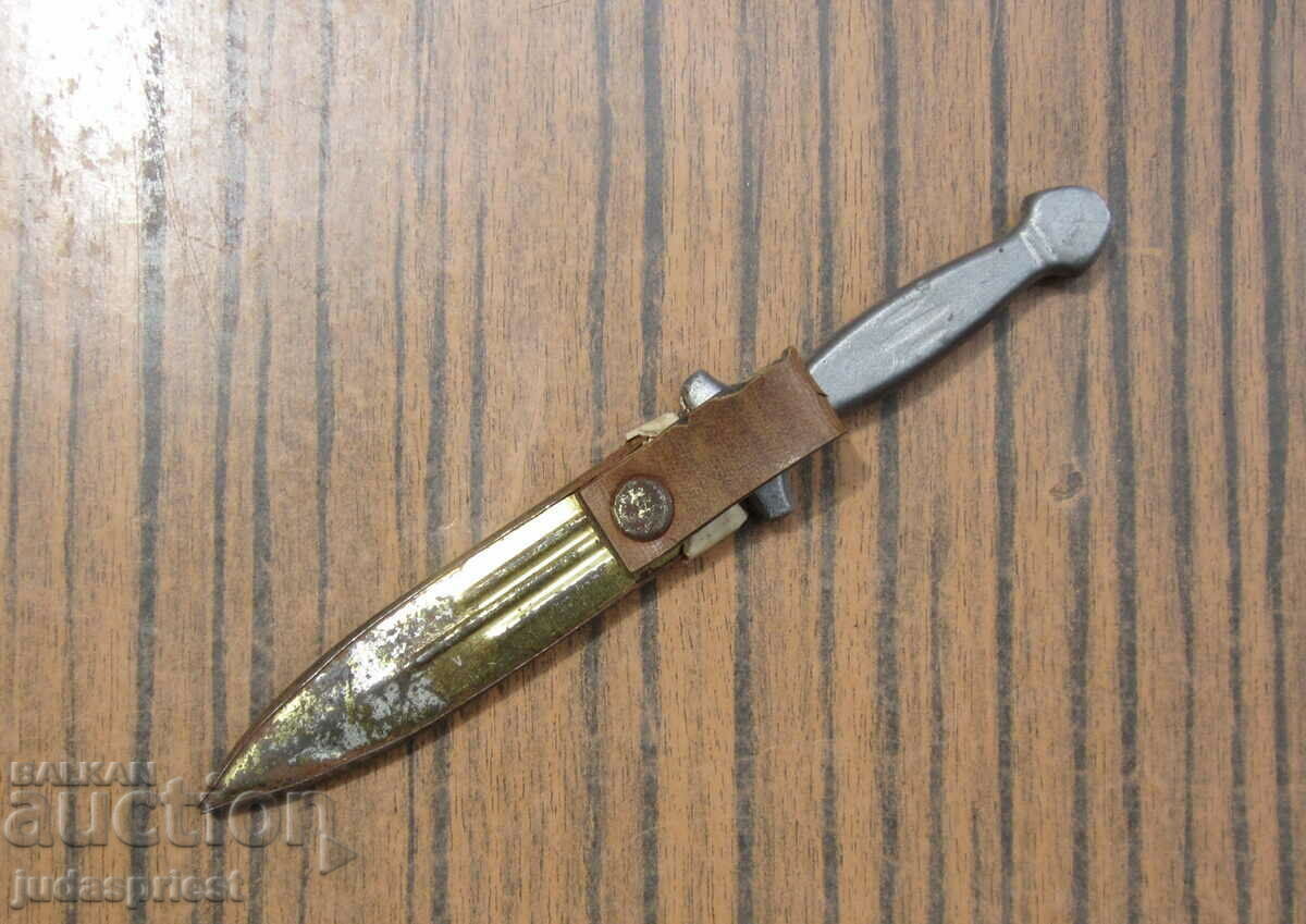 ένα παλιό βουλγαρικό μικρό ποιμενικό μαχαίρι, ένα στιλέτο με λαβή με τιμή 30.00 BGN | € 15.34