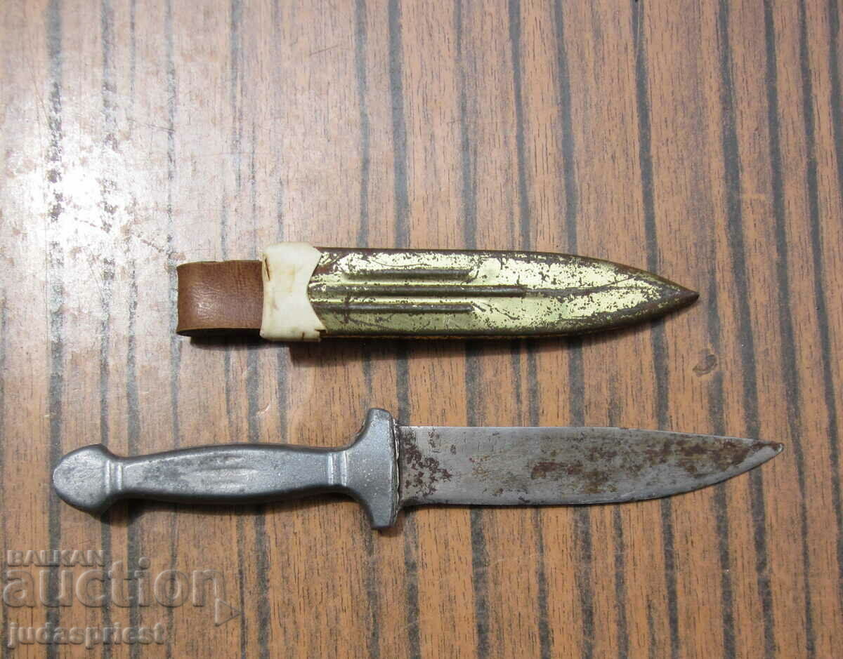 Δημοπρασία ένα παλιό βουλγαρικό μικρό ποιμενικό μαχαίρι, ένα στιλέτο με λαβή