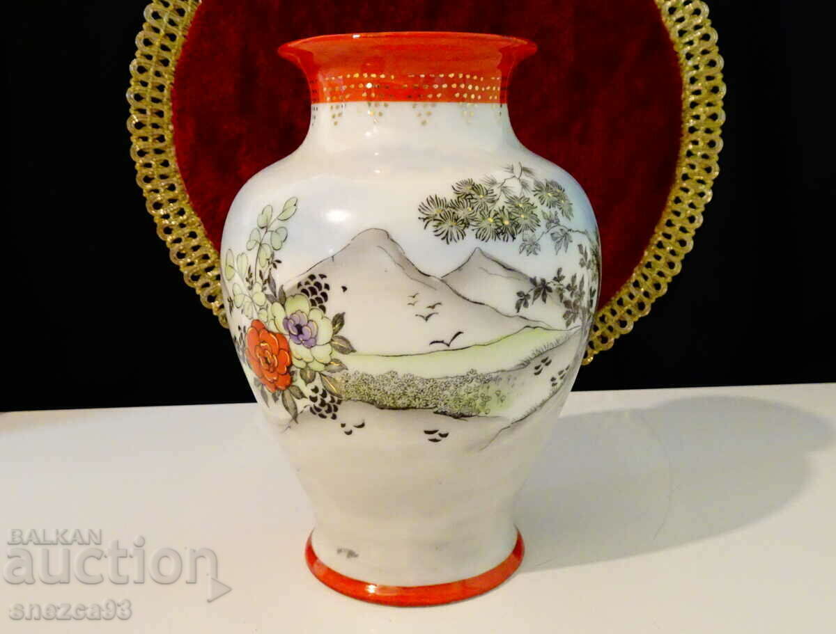 Antique Chinese porcelain vase, marked. with price 34.00 BGN | € 17.38 Antique Chinese porcelain vase, marked. with price 34.00 BGN | € 17.38