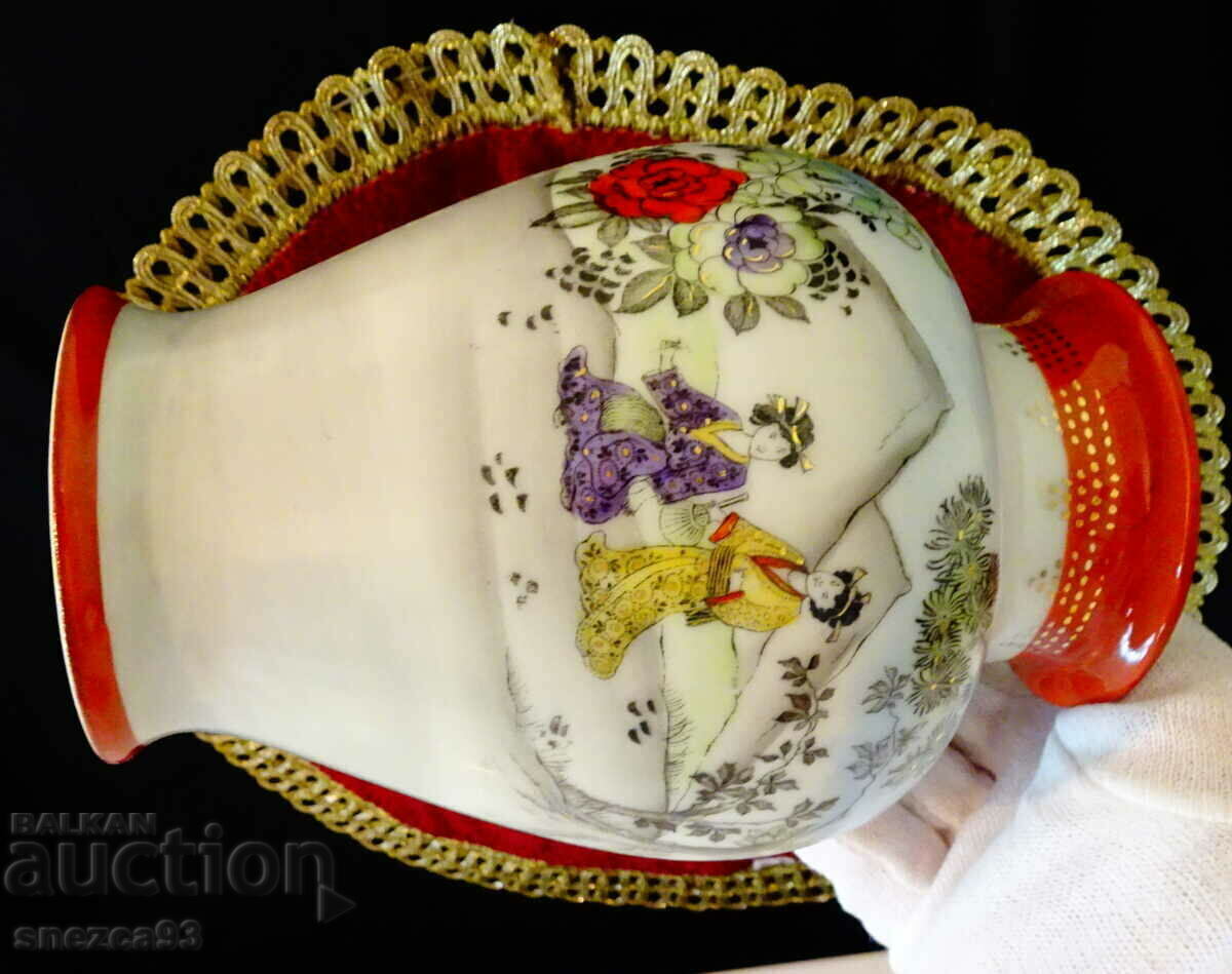 Antique Chinese porcelain vase, marked. - 5 Antique Chinese porcelain vase, marked. - 5