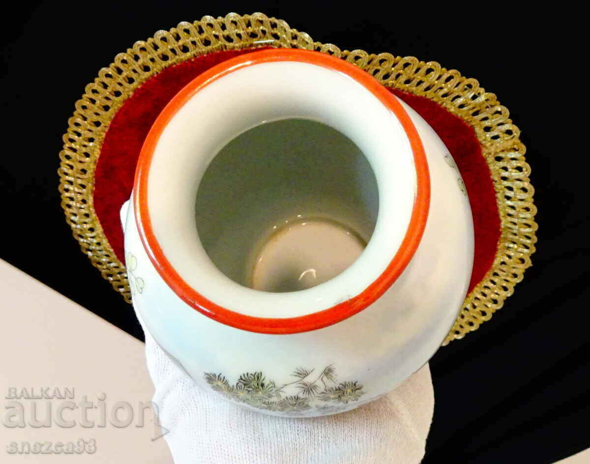 Antique Chinese porcelain vase, marked. - 6 Antique Chinese porcelain vase, marked. - 6