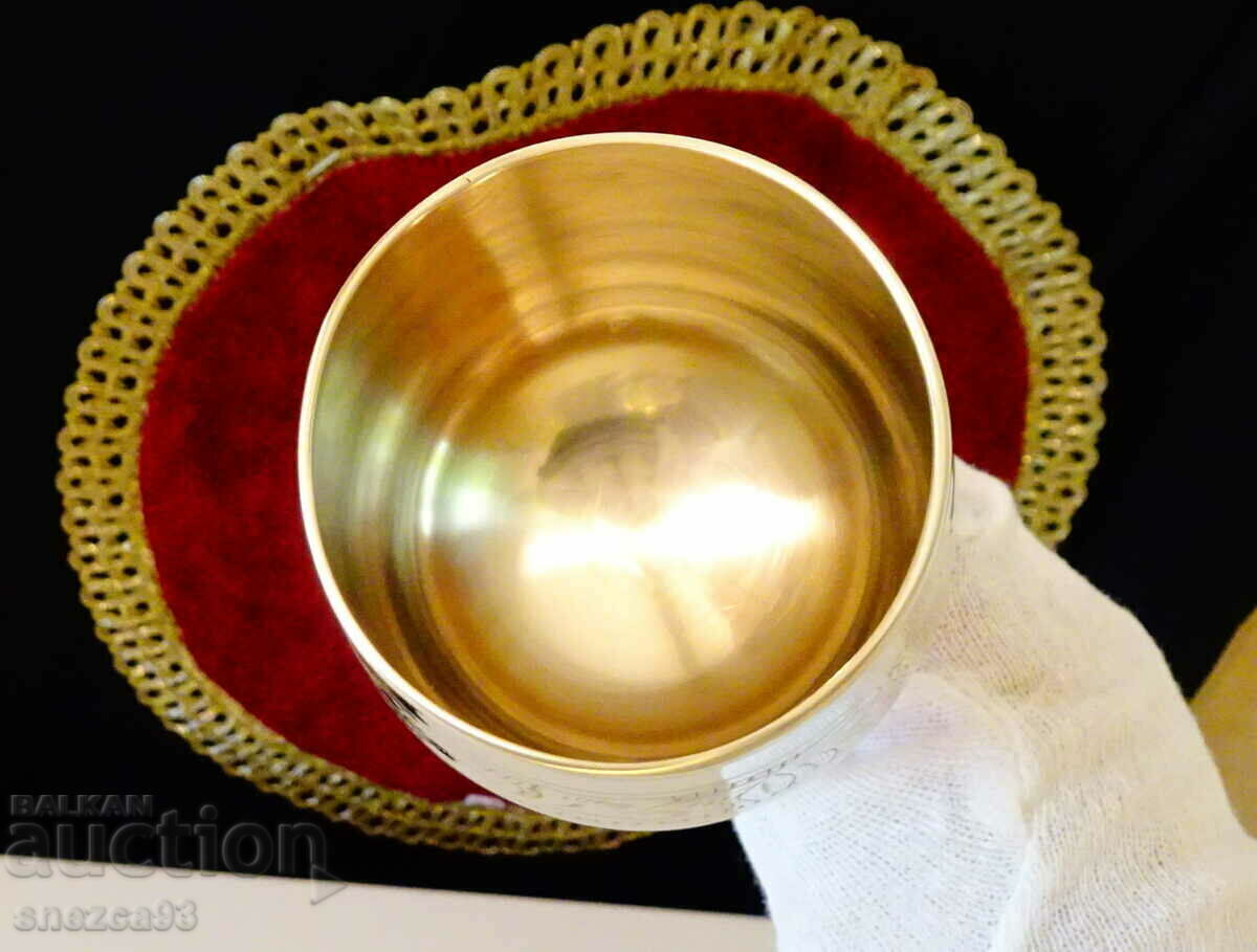 Delivery of English bronze goblet 18 cm., engraved.