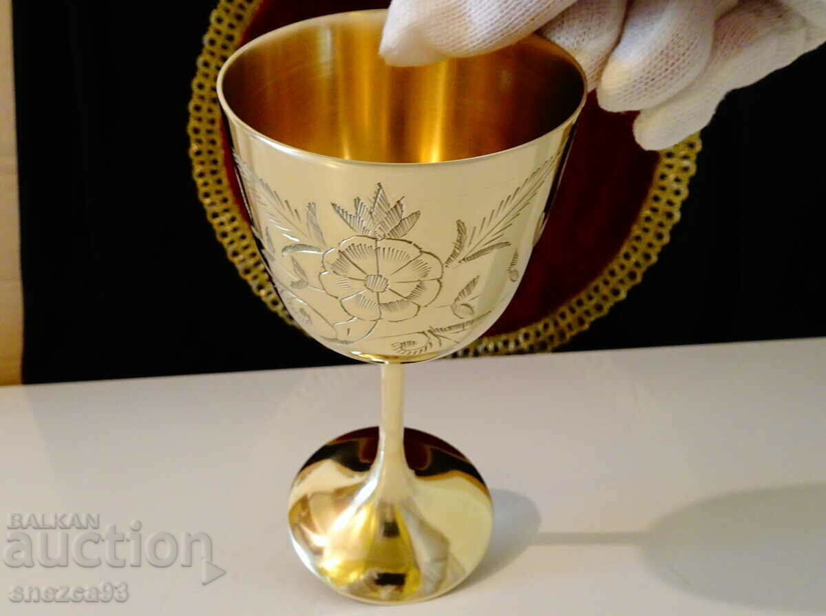 Χάλκινο κύπελλο Σαουδικής Αραβίας, σταυρωμένα ξίφη, λουλούδια. με τιμή 85.00 BGN | € 43.46 Χάλκινο κύπελλο Σαουδικής Αραβίας, σταυρωμένα ξίφη, λουλούδια. με τιμή 85.00 BGN | € 43.46