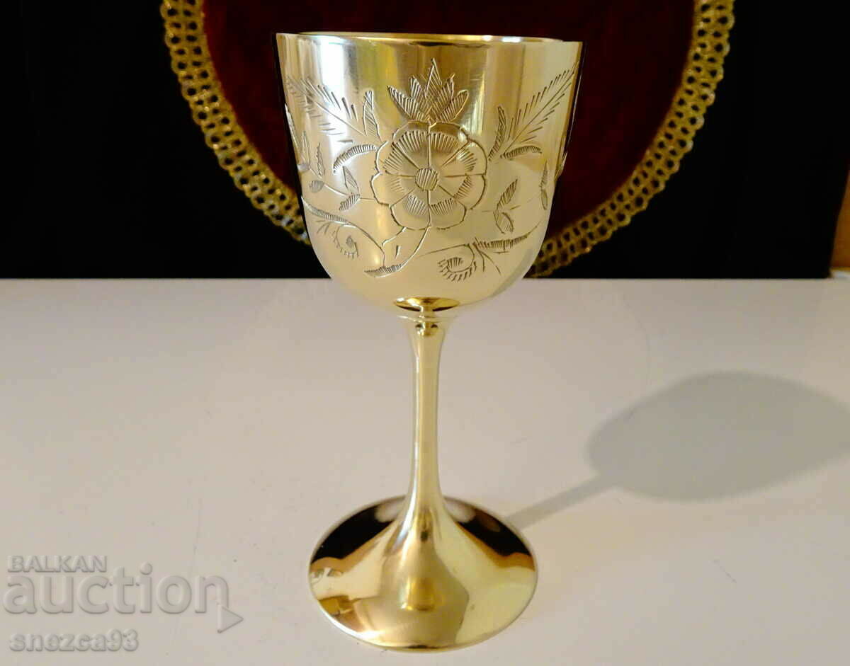 Saudi Arabia bronze goblet, crossed swords, flowers.