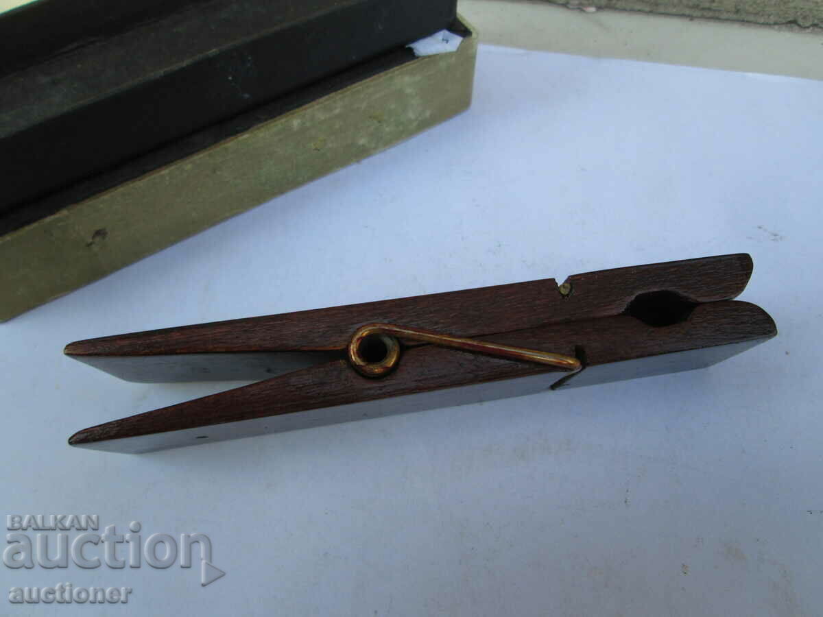 AN OLD SOUVENIR, A CLIP WITH A MOTHER OF PEARL - 7 AN OLD SOUVENIR, A CLIP WITH A MOTHER OF PEARL - 7