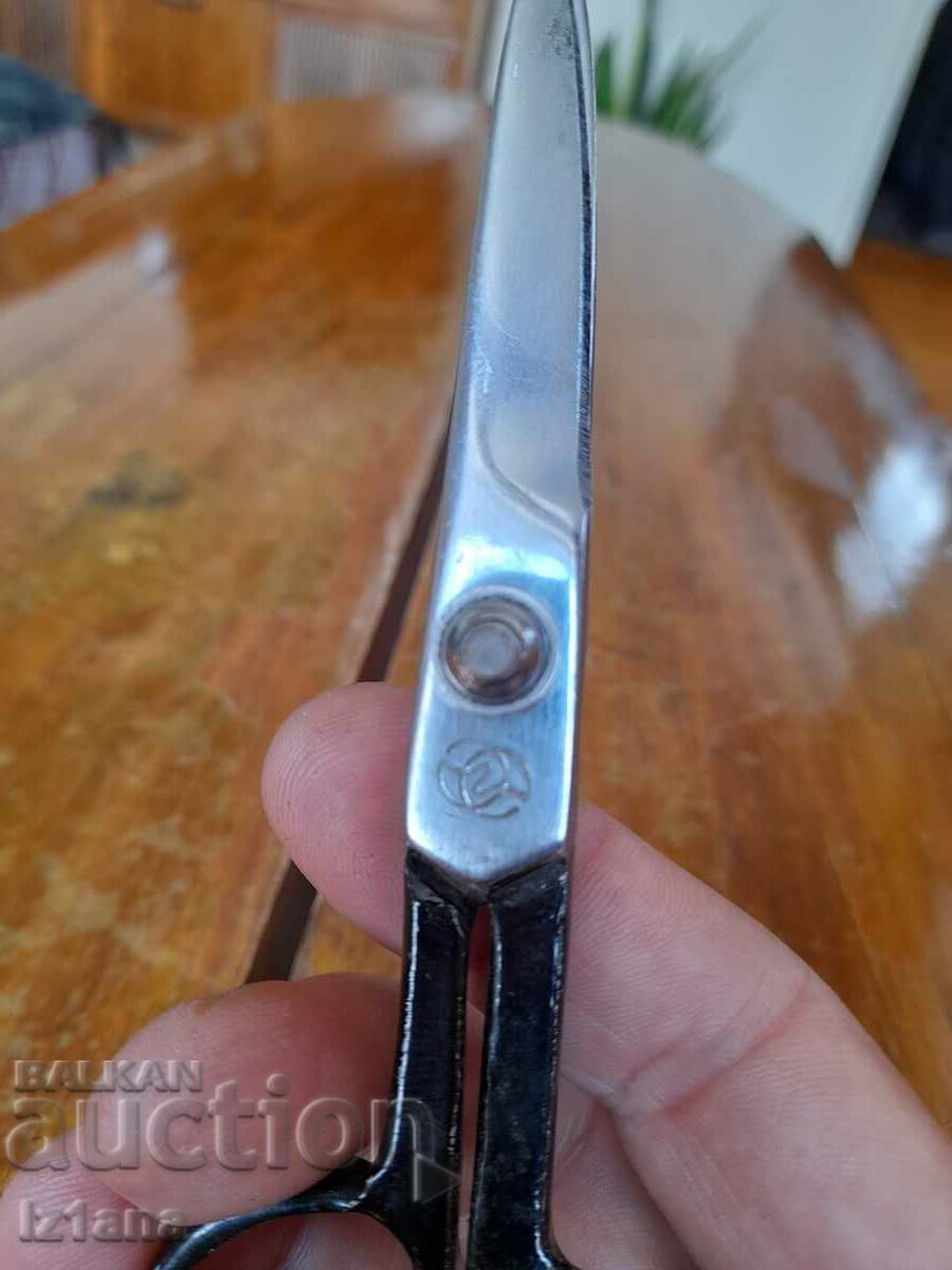 Παράδοση Παλιό ψαλίδι, ψαλίδι