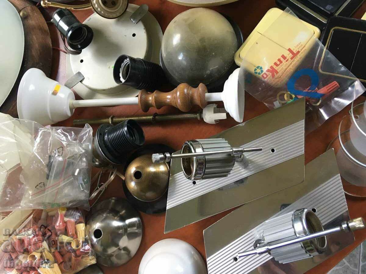LOT PENTRU PIESE DE ILUMINAT ETC cu preț 39.00 BGN | € 19.94