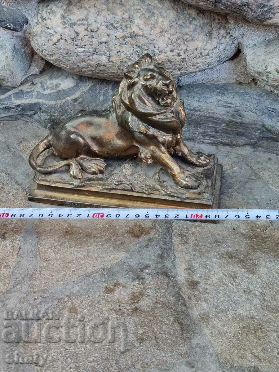 Metal lion. Sculpture