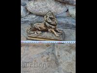 Μεταλλικό λιοντάρι. Γλυπτική