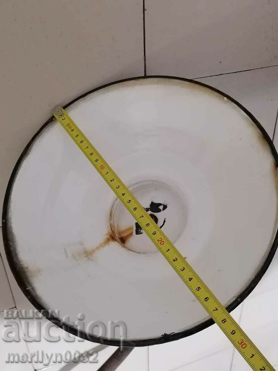 Delivery of Old lamp reflector enamel stand Delivery of Old lamp reflector enamel stand