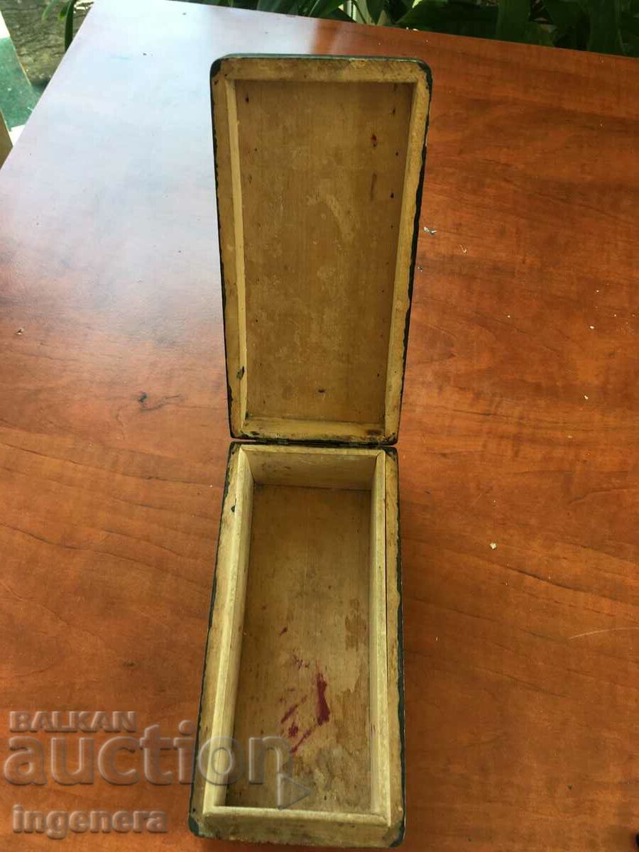 CUTIE SCULPA IN LEMN ANTICH cu preț 15.00 BGN | € 7.67 CUTIE SCULPA IN LEMN ANTICH cu preț 15.00 BGN | € 7.67