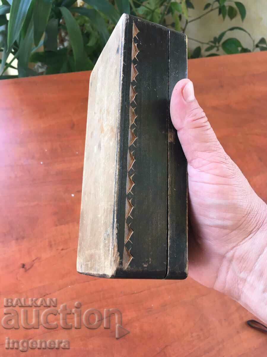 Licitație CUTIE SCULPA IN LEMN ANTICH Licitație CUTIE SCULPA IN LEMN ANTICH