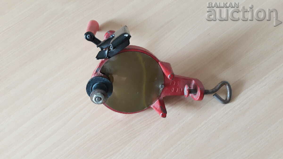 Auction vintage manual knife sharpener mini sandpaper Auction vintage manual knife sharpener mini sandpaper