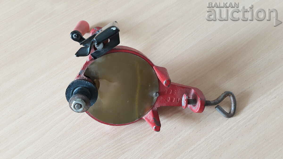 Delivery of vintage manual knife sharpener mini sandpaper Delivery of vintage manual knife sharpener mini sandpaper