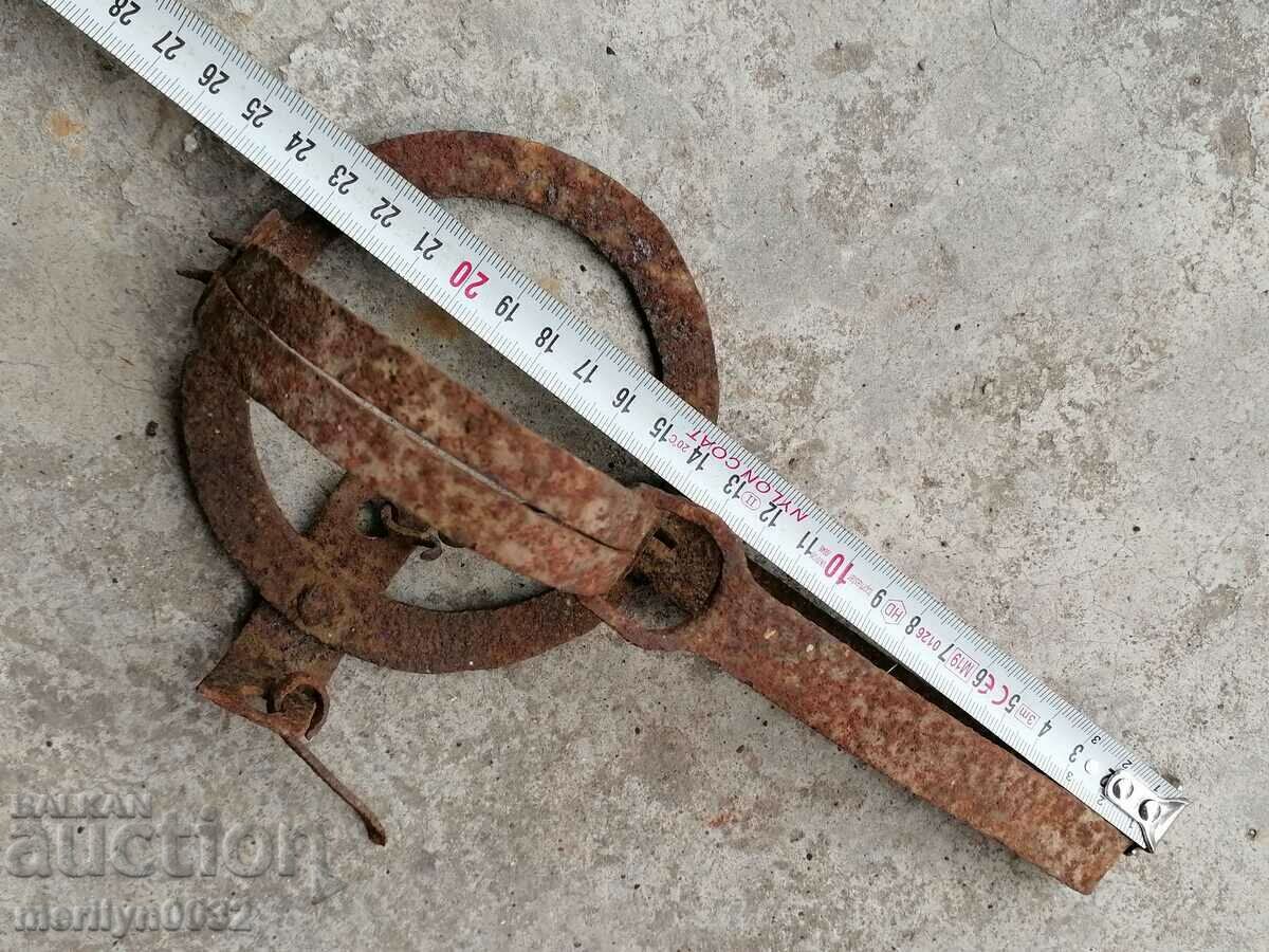 Delivery of Old hand forged trap, wrought iron Delivery of Old hand forged trap, wrought iron