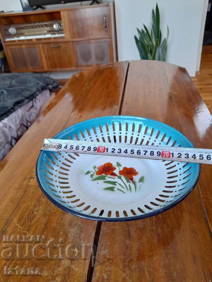 Auction Old enamel plate, fruit bowl Auction Old enamel plate, fruit bowl
