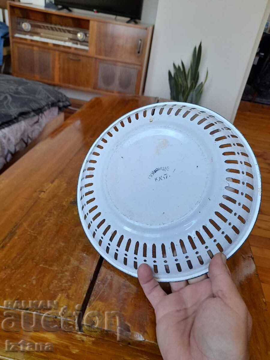 Delivery of Old enamel plate, fruit bowl Delivery of Old enamel plate, fruit bowl