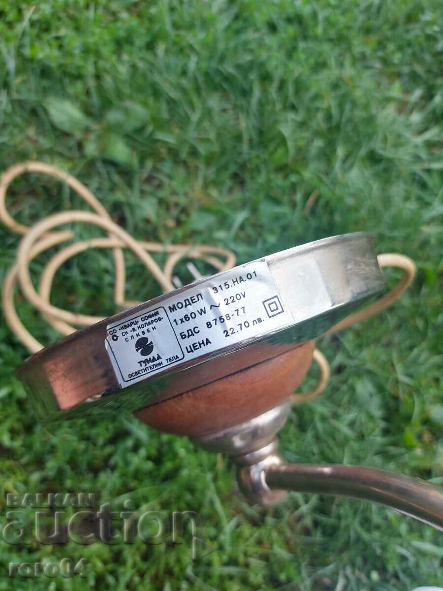 Auction NIGHT / TABLE LAMP Auction NIGHT / TABLE LAMP