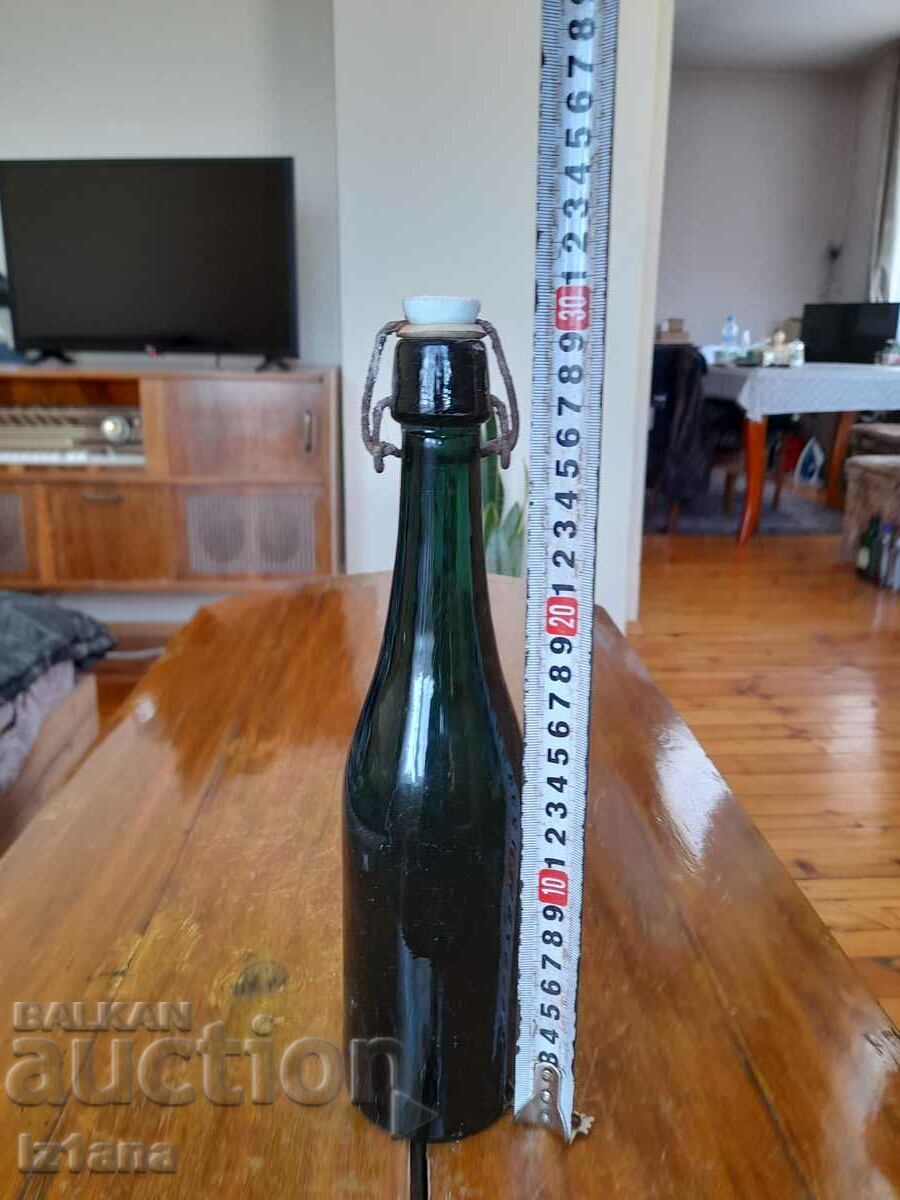 Стара бирена бутилка Пивоварно Дружество Шумен Русе с цена 45.00 лв. | € 23.01 Стара бирена бутилка Пивоварно Дружество Шумен Русе с цена 45.00 лв. | € 23.01