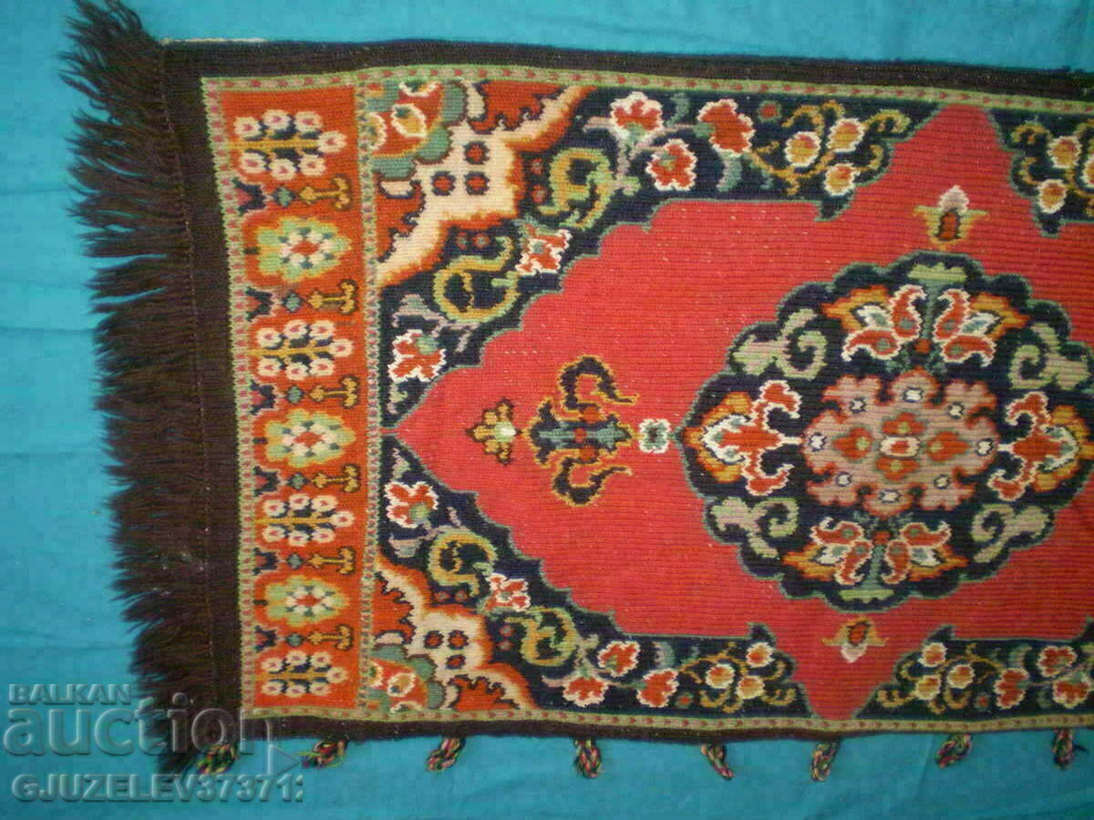 Доставка на Стар ръчно бродиран ковьор килим с вълнени конци Доставка на Стар ръчно бродиран ковьор килим с вълнени конци