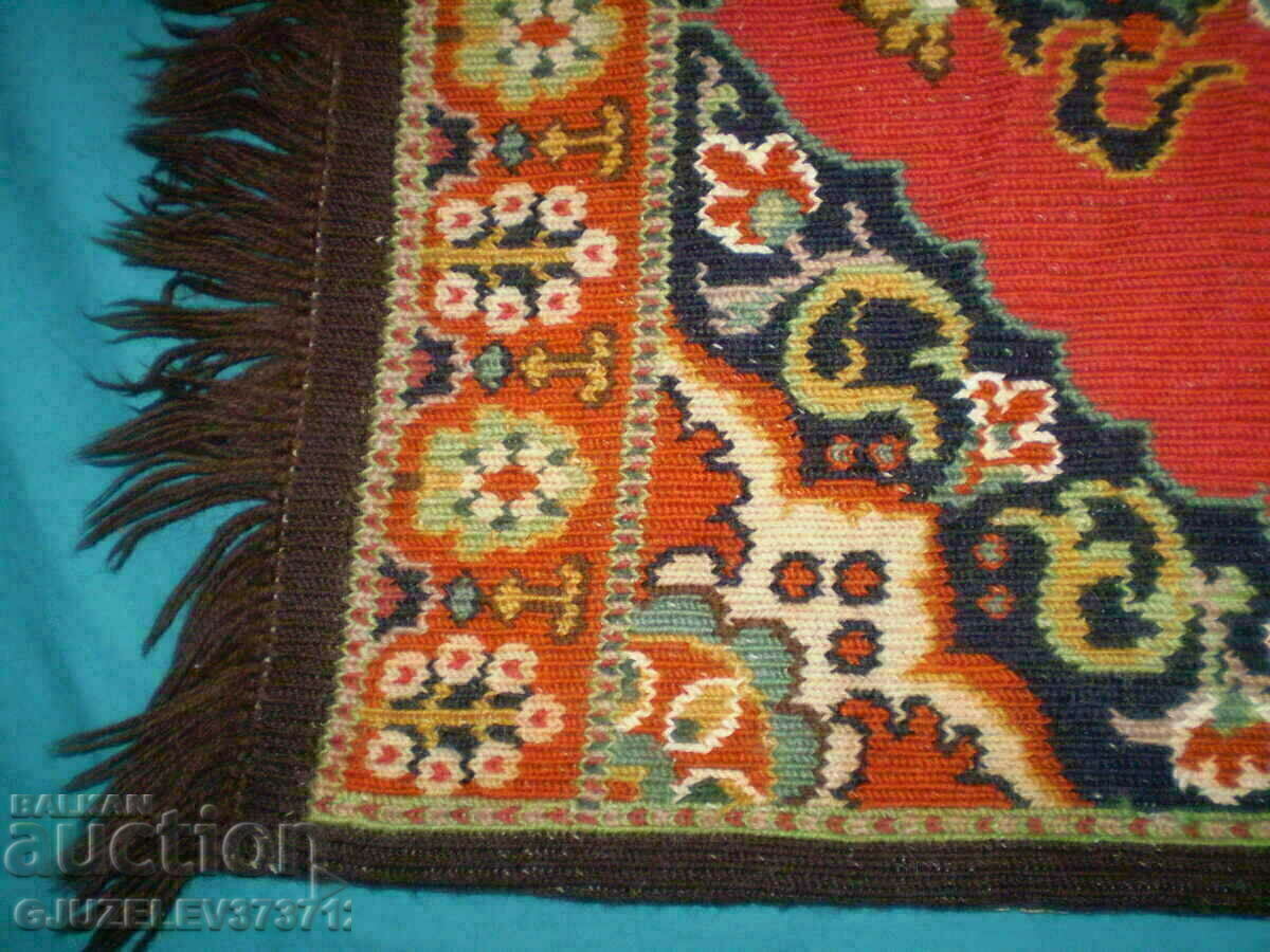 Стар ръчно бродиран ковьор килим с вълнени конци - 6 Стар ръчно бродиран ковьор килим с вълнени конци - 6