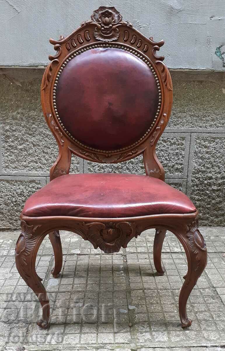 Μοναδική καρέκλα αντίκα από μασίφ φυσικό δέρμα καρυδιάς Louis 15