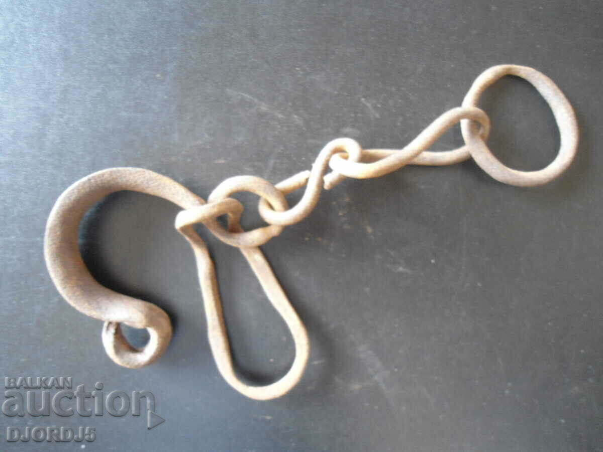 Auction Old forged sidewall, shackles Auction Old forged sidewall, shackles