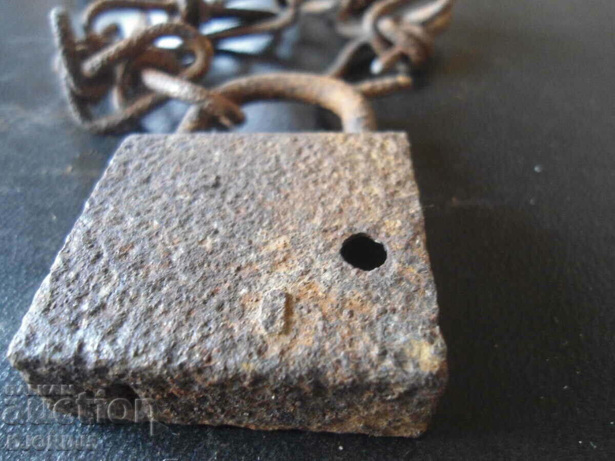 Auction An old padlock Auction An old padlock