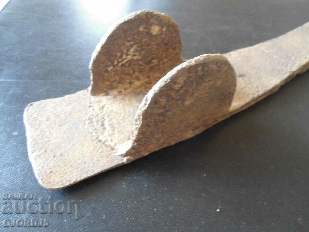 Аукцион Старо ковано желязо, спирачка, каруца Аукцион Старо ковано желязо, спирачка, каруца