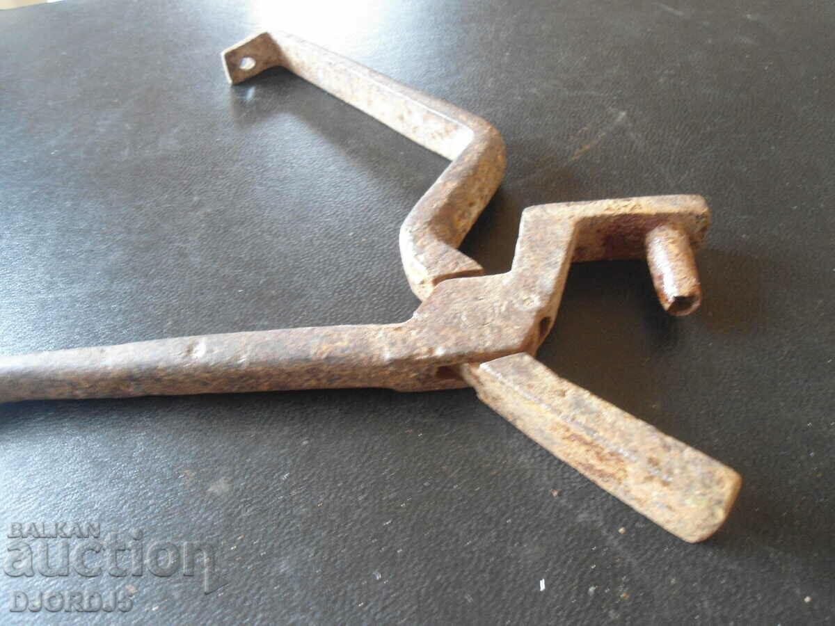 Auction An old specialized tool Auction An old specialized tool