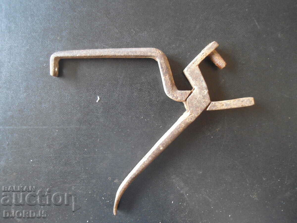 Delivery of An old specialized tool Delivery of An old specialized tool