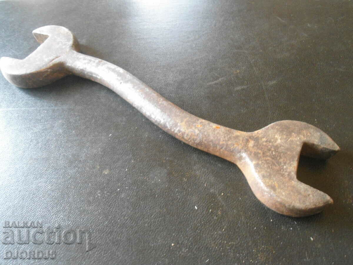 Auction Old strong key, 0.730 kg. Auction Old strong key, 0.730 kg.
