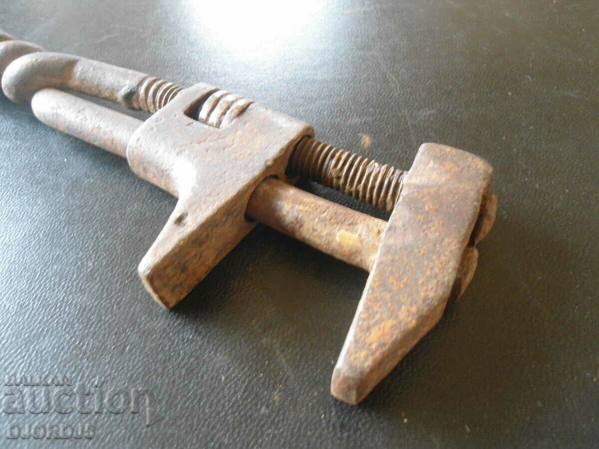Auction An anchor key Auction An anchor key