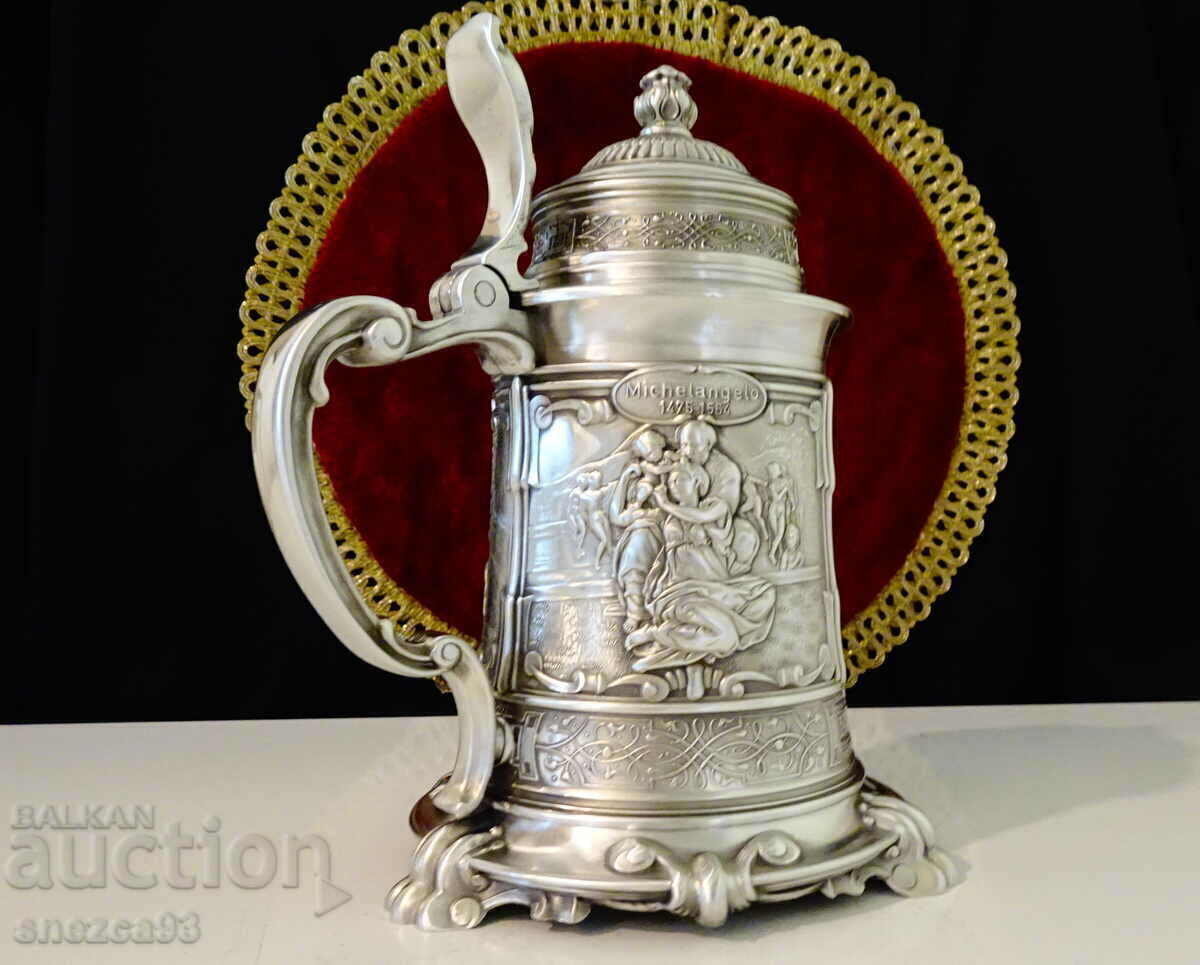 Auction Tin mug with works by Leonardo, Michelangelo, Raphael. Auction Tin mug with works by Leonardo, Michelangelo, Raphael.