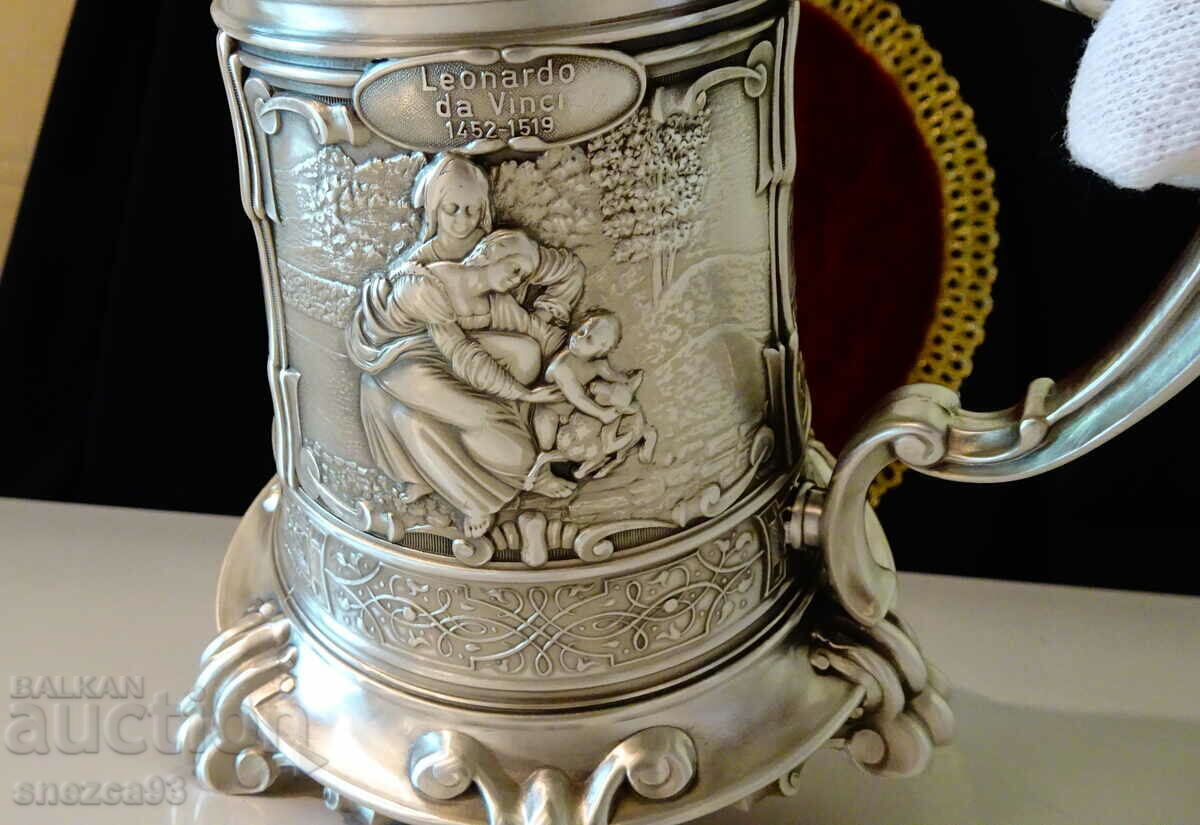 Delivery of Tin mug with works by Leonardo, Michelangelo, Raphael. Delivery of Tin mug with works by Leonardo, Michelangelo, Raphael.